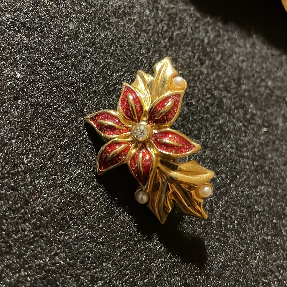 Vintage Avon Poinsettia Pin & Earrings. - Picture 2 of 5